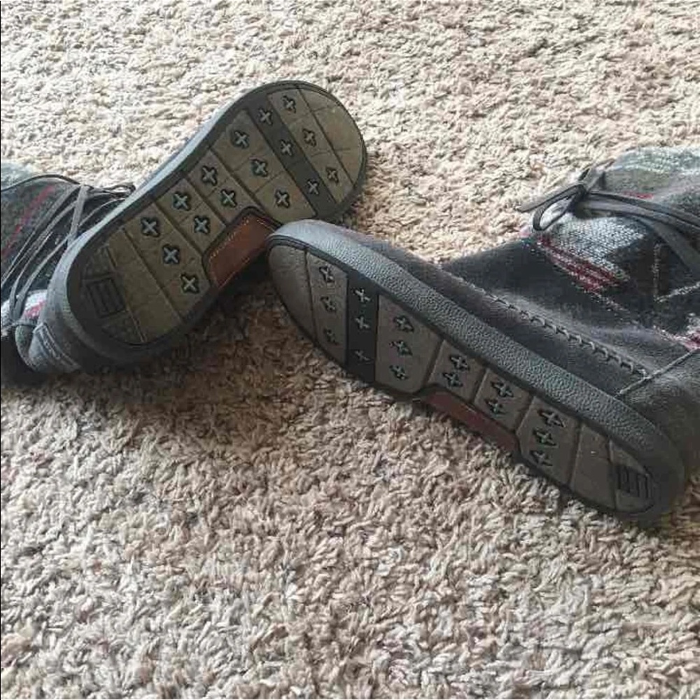 TOMS Nepal boots size 5.5. EUC
